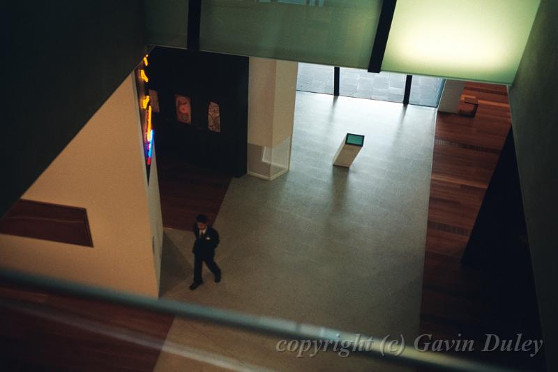 Reflecting, National Gallery of Victoria, Melbourne AAA011.JPG
